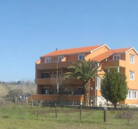 Laura Apartamento *